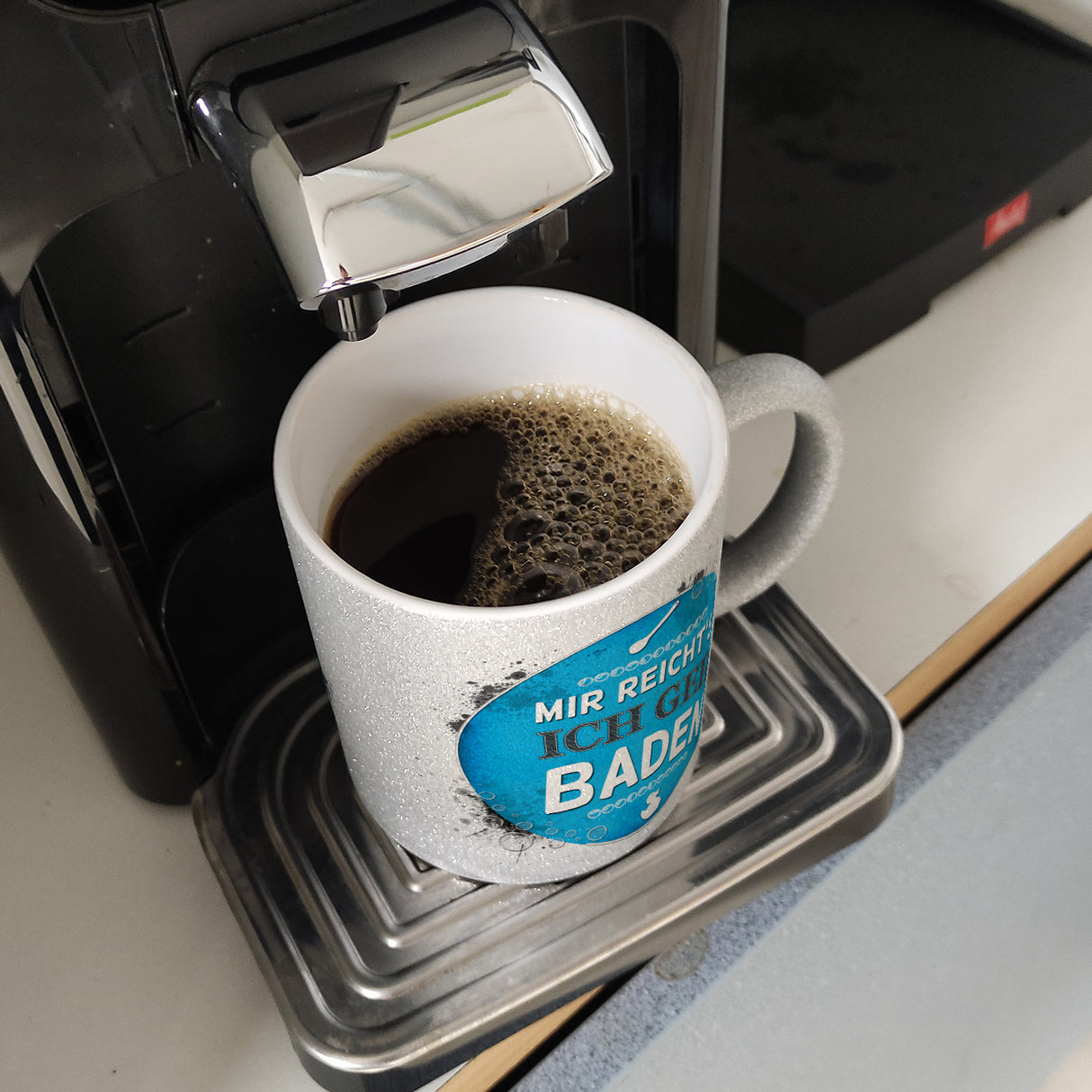 Kaffeebecher mit Spruch: Mir reicht's! Ich geh baden