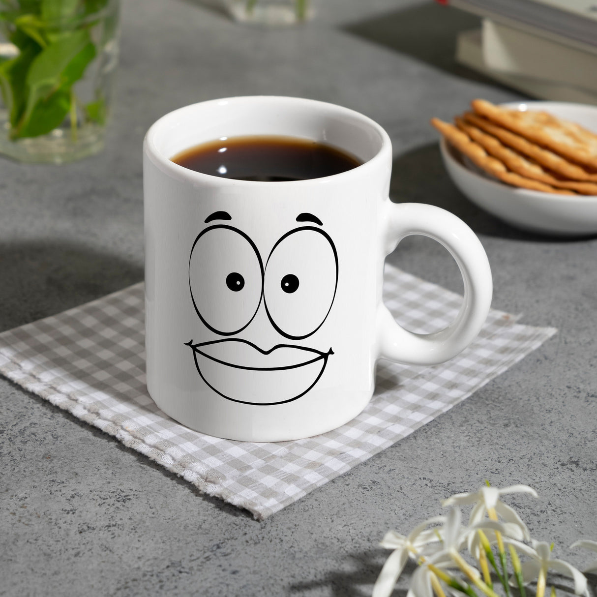 Tassengesichter Kaffeebecher mit lächelndes Gesicht Motiv