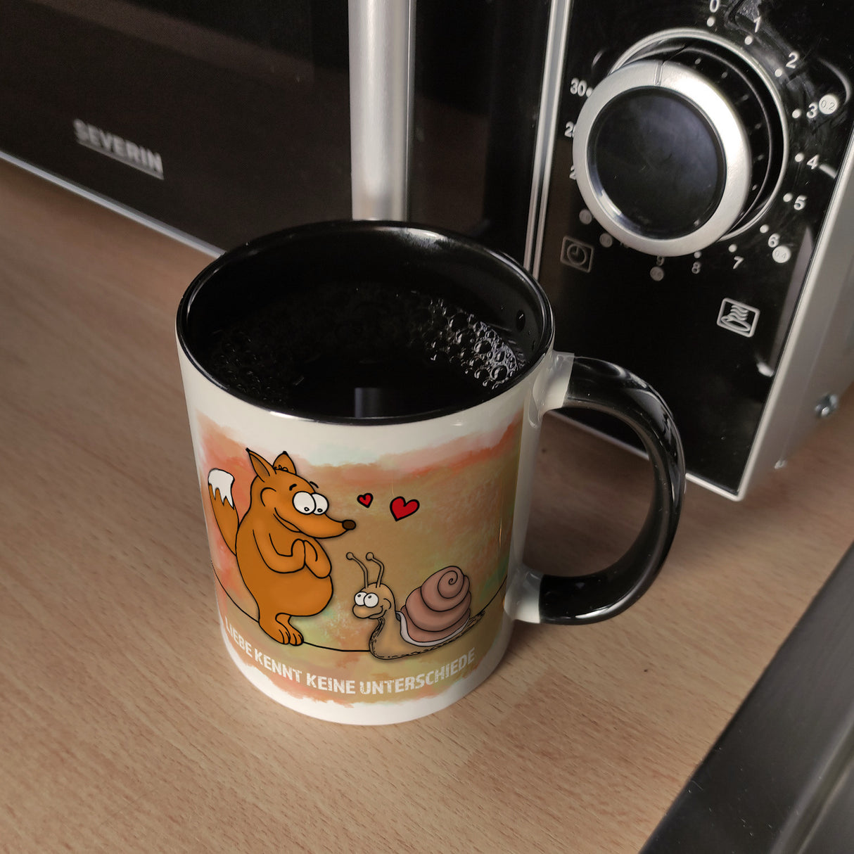 Kaffeebecher mit Fuchs und Schnecke Motiv und Spruch: Liebe kennt keine Unterschiede