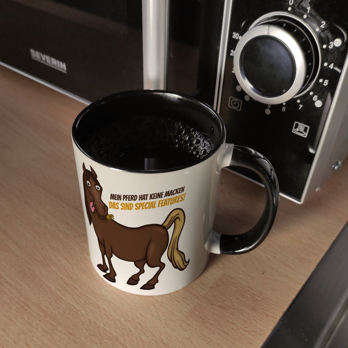 Kaffeebecher mit Pferde Motiv und Spruch: Mein Pferd hat keine Macke. Das ...