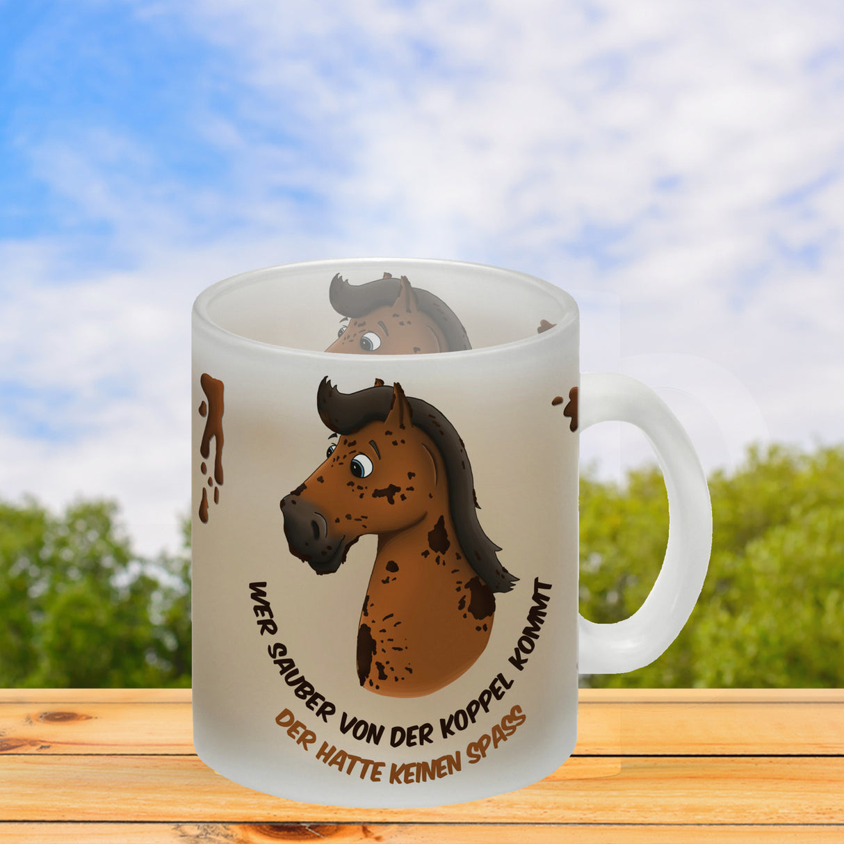 Kaffeebecher mit weißes Pferd Motiv und Spruch: Wer sauber von der Koppel kommt, ...