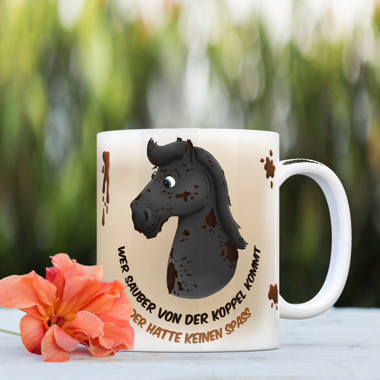 Kaffeebecher mit weißes Pferd Motiv und Spruch: Wer sauber von der Koppel kommt, ...