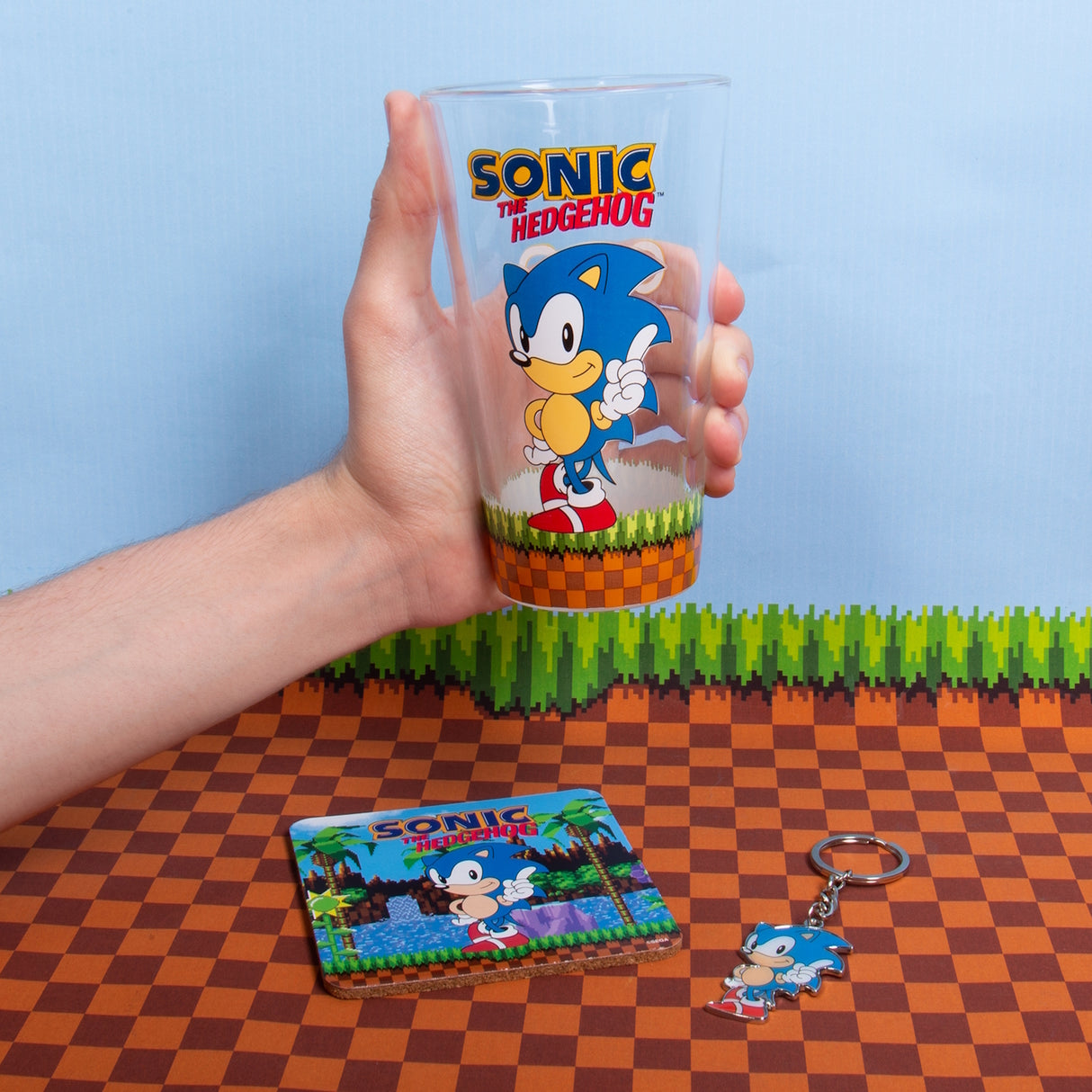 Sonic Glas mit Untersetzer und Schlüsselanhänger im Set