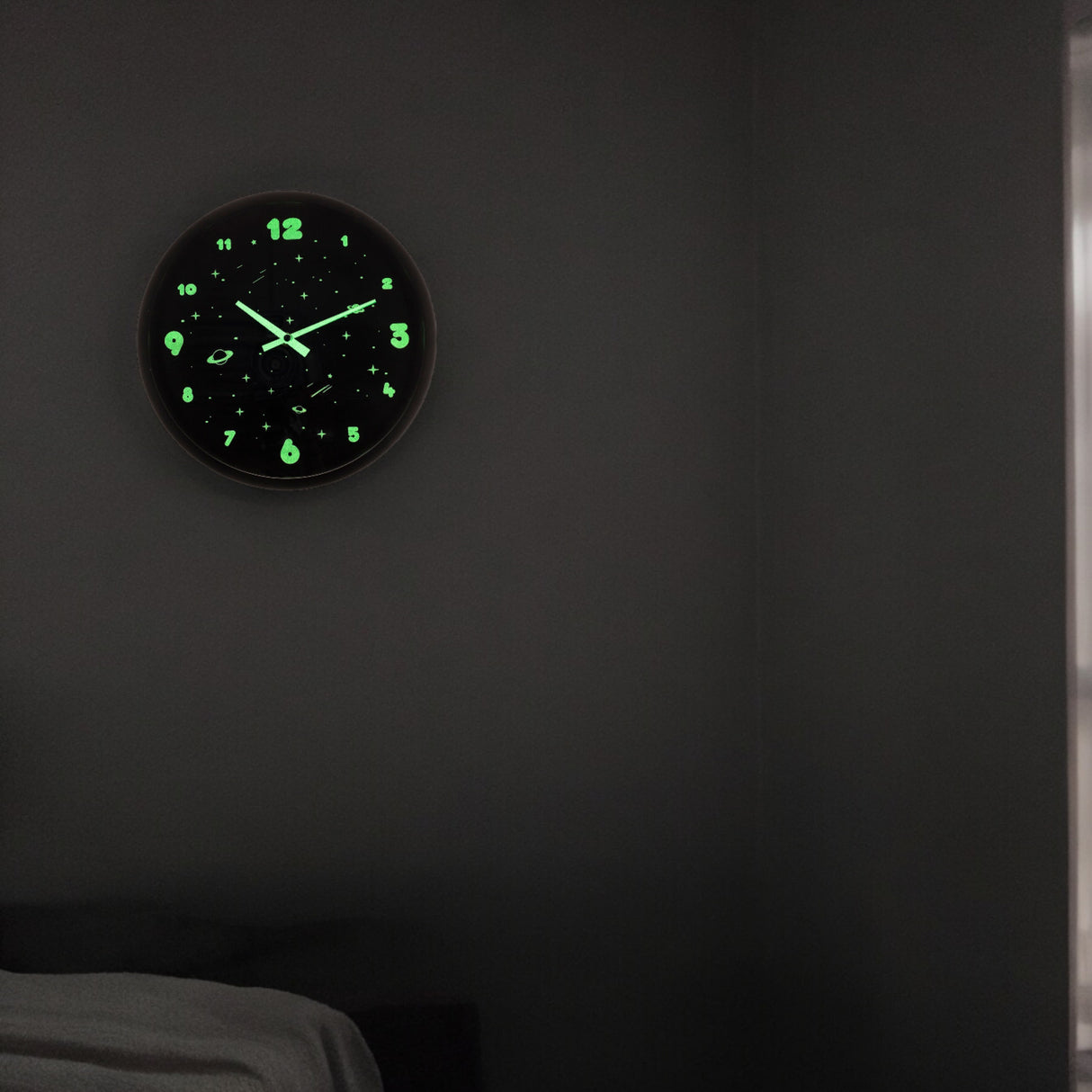 Glow in the Dark Weltraum Wanduhr Kinder Space Uhr für das Kinderzimmer