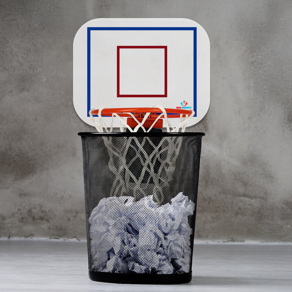 Basketball-Bürospiel für den Mülleimer