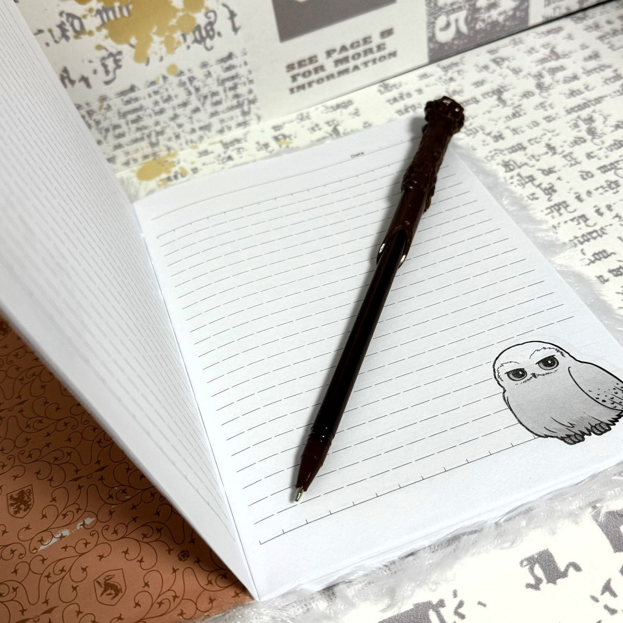 Harry Potter Hedwig Plüsch Notizbuch mit Zauberstab-Kugelschreiber