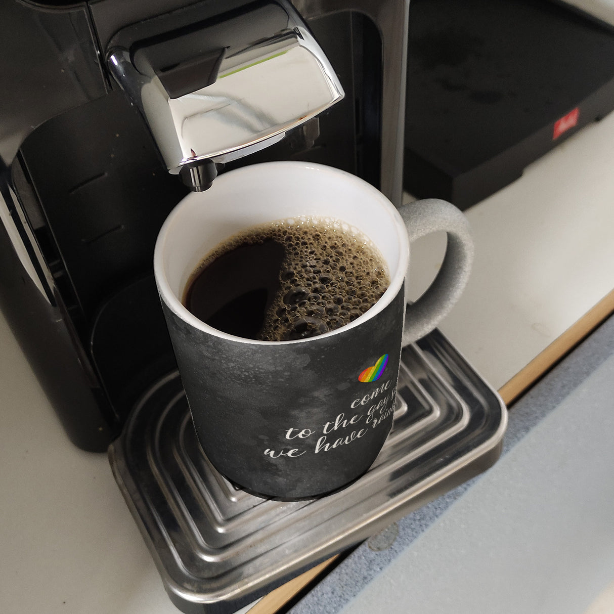 Kaffeebecher mit Spruch: Come to the gay side, we ...