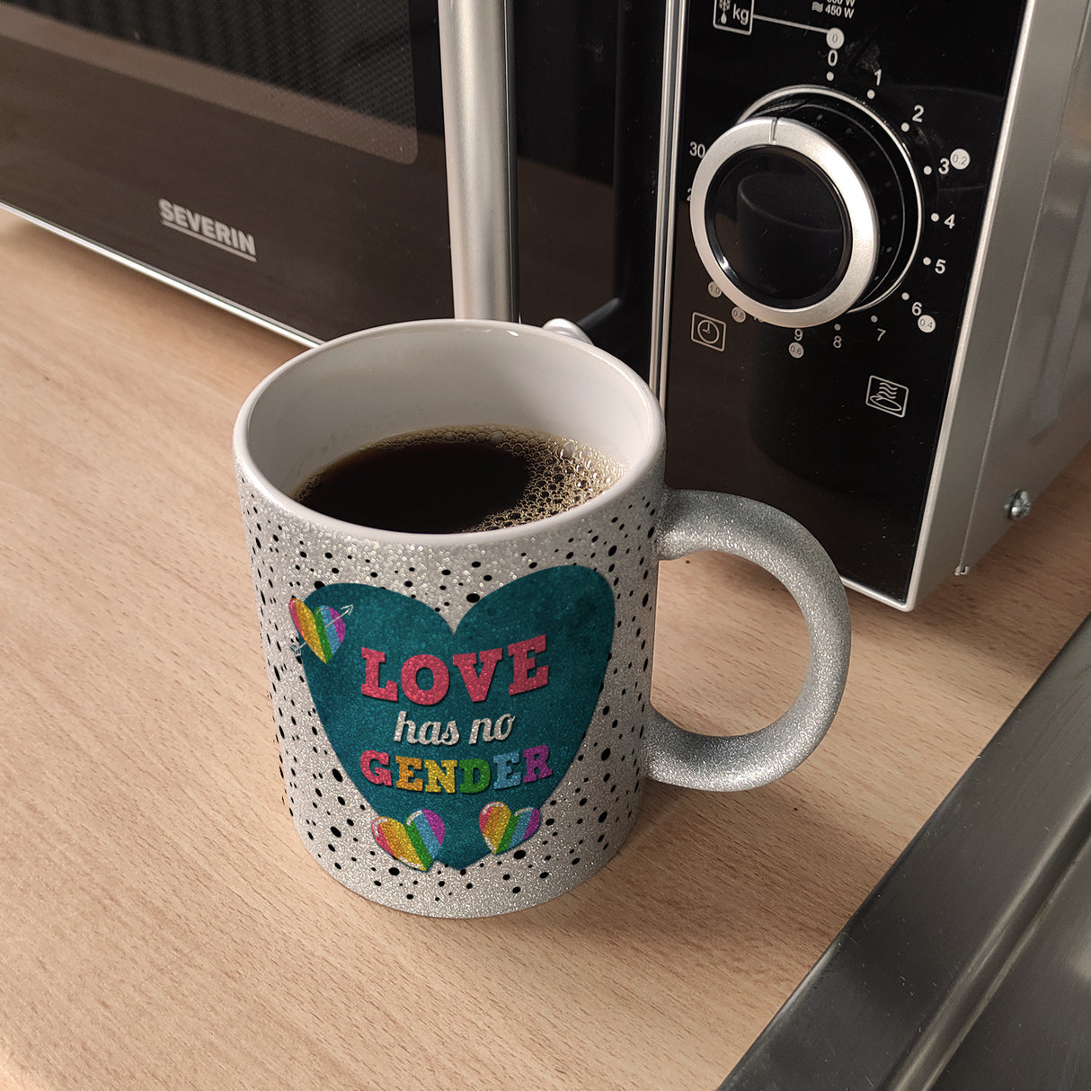 Kaffeebecher mit Spruch: Love has no gender