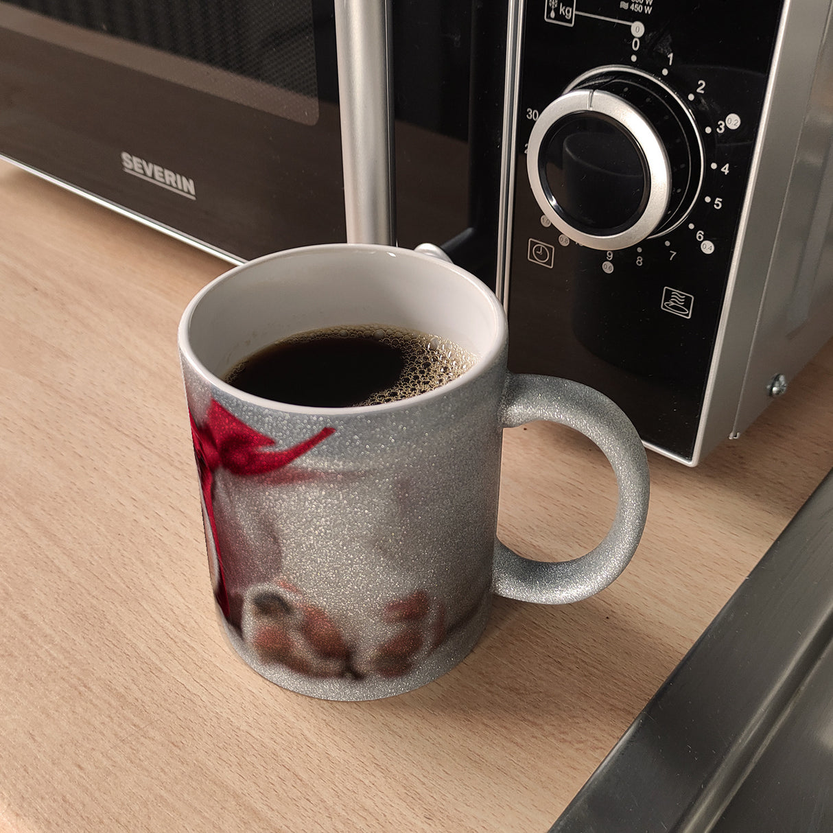 Weihnachtshund Jack mit Nikolausmütze Kaffeebecher
