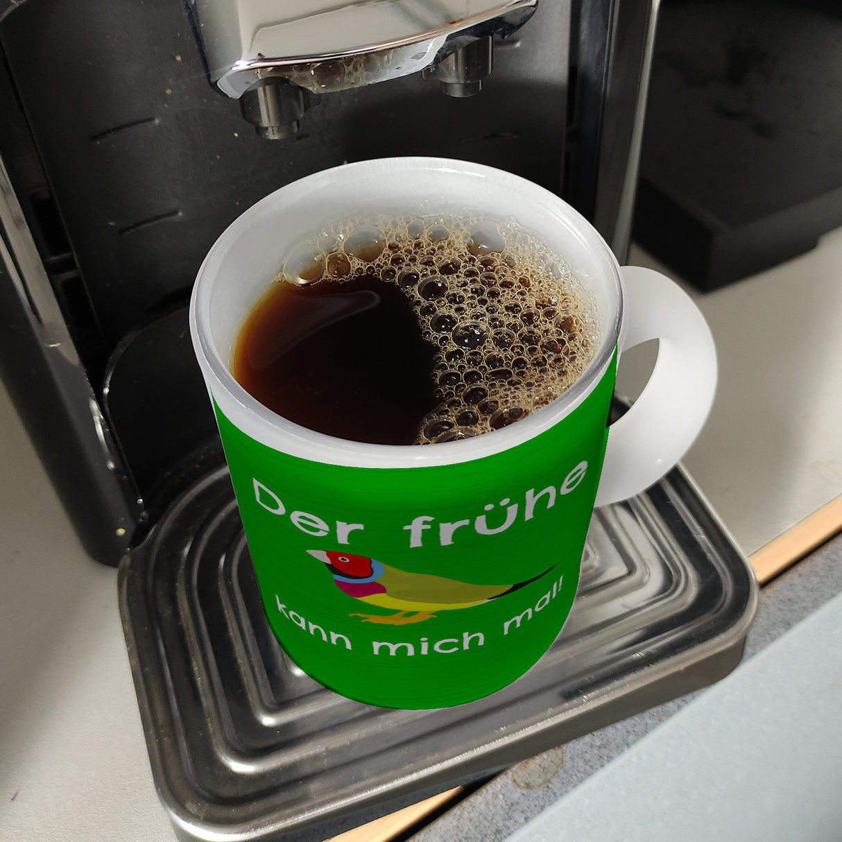 Kaffeebecher mit Bild und Spruch Der frühe Vogel kann mich mal!