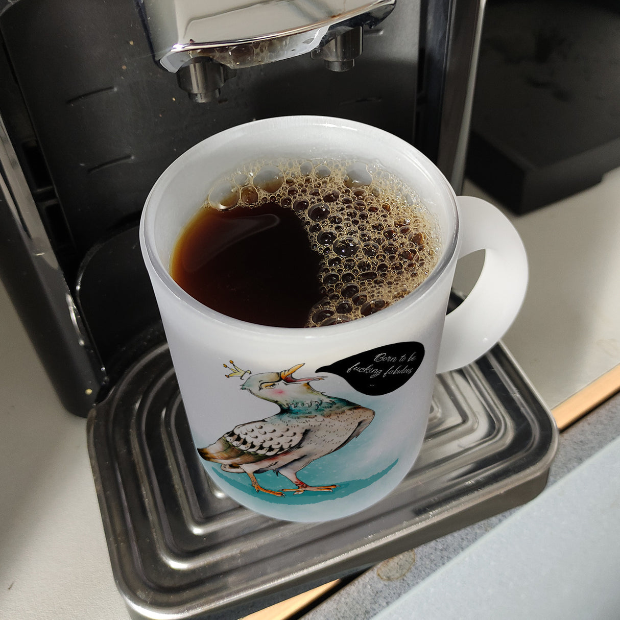 Kaffeebecher mit Tauben Motiv und witzigem Spruch für eine Diva