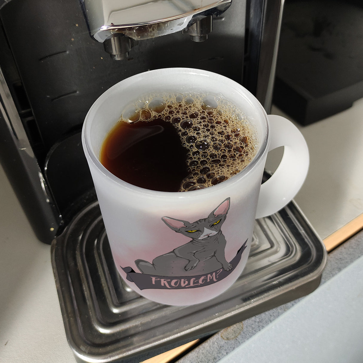 Kaffeebecher mit böse schauender Nacktkatze und Spruch Psycho/Problem?