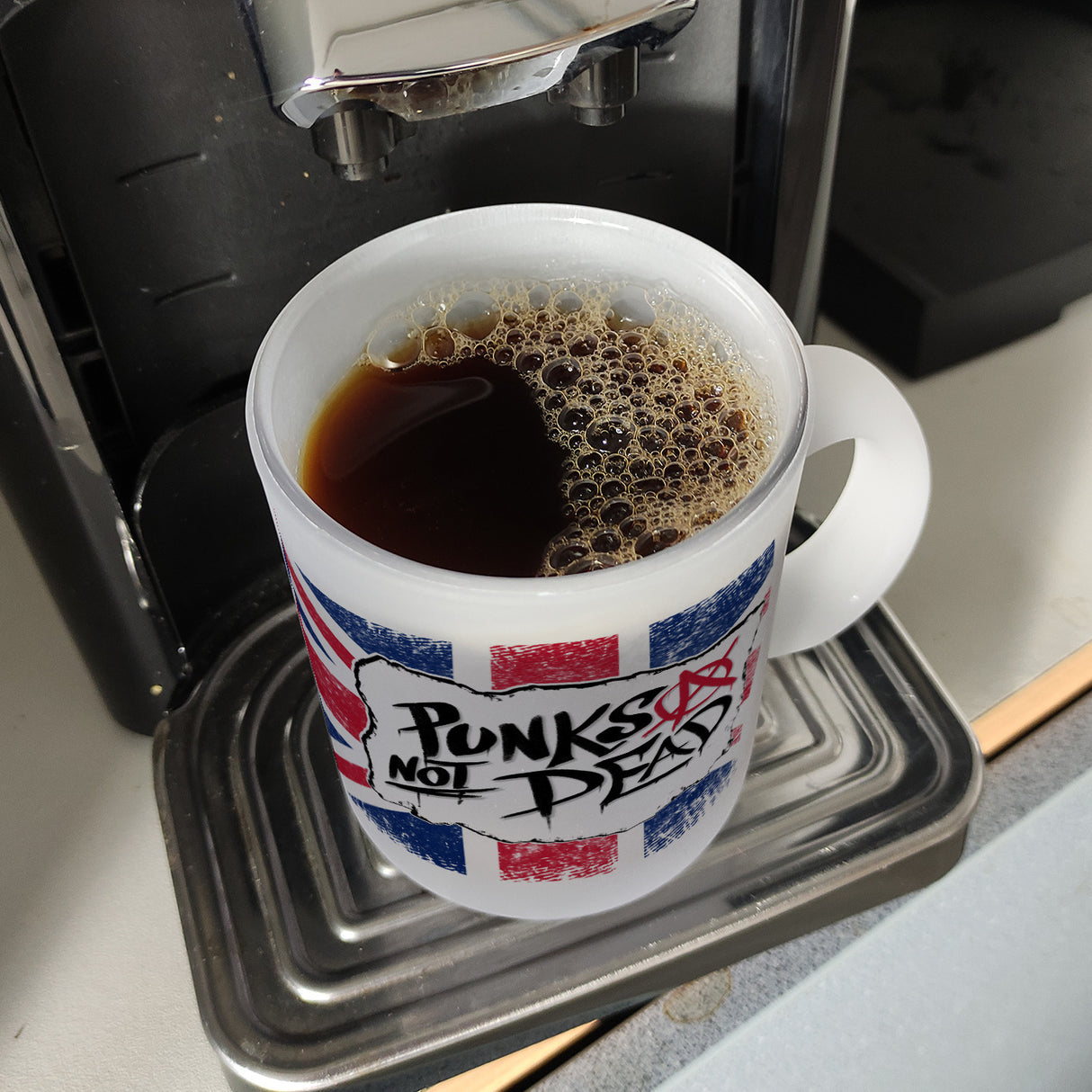 Punks not Dead Union Jack Kaffeebecher