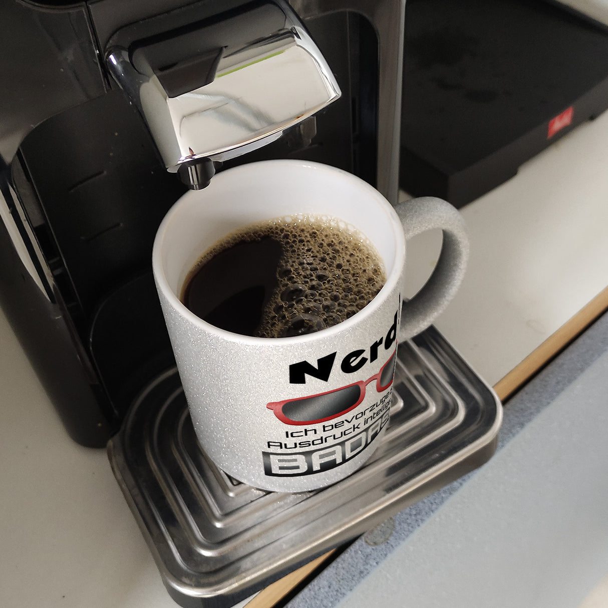 Nerd? - ich bevorzuge den Ausdruck intelligenter Badass Kaffeebecher