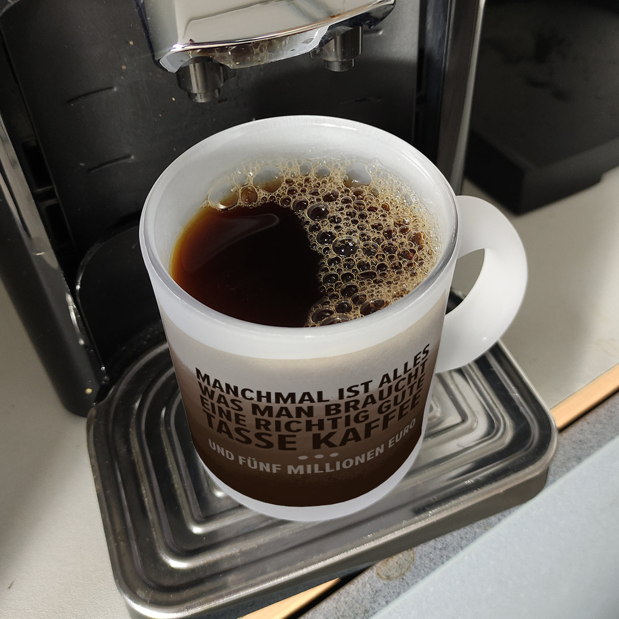 Tasse Kaffee und fünf Millionen Euro Kaffeebecher