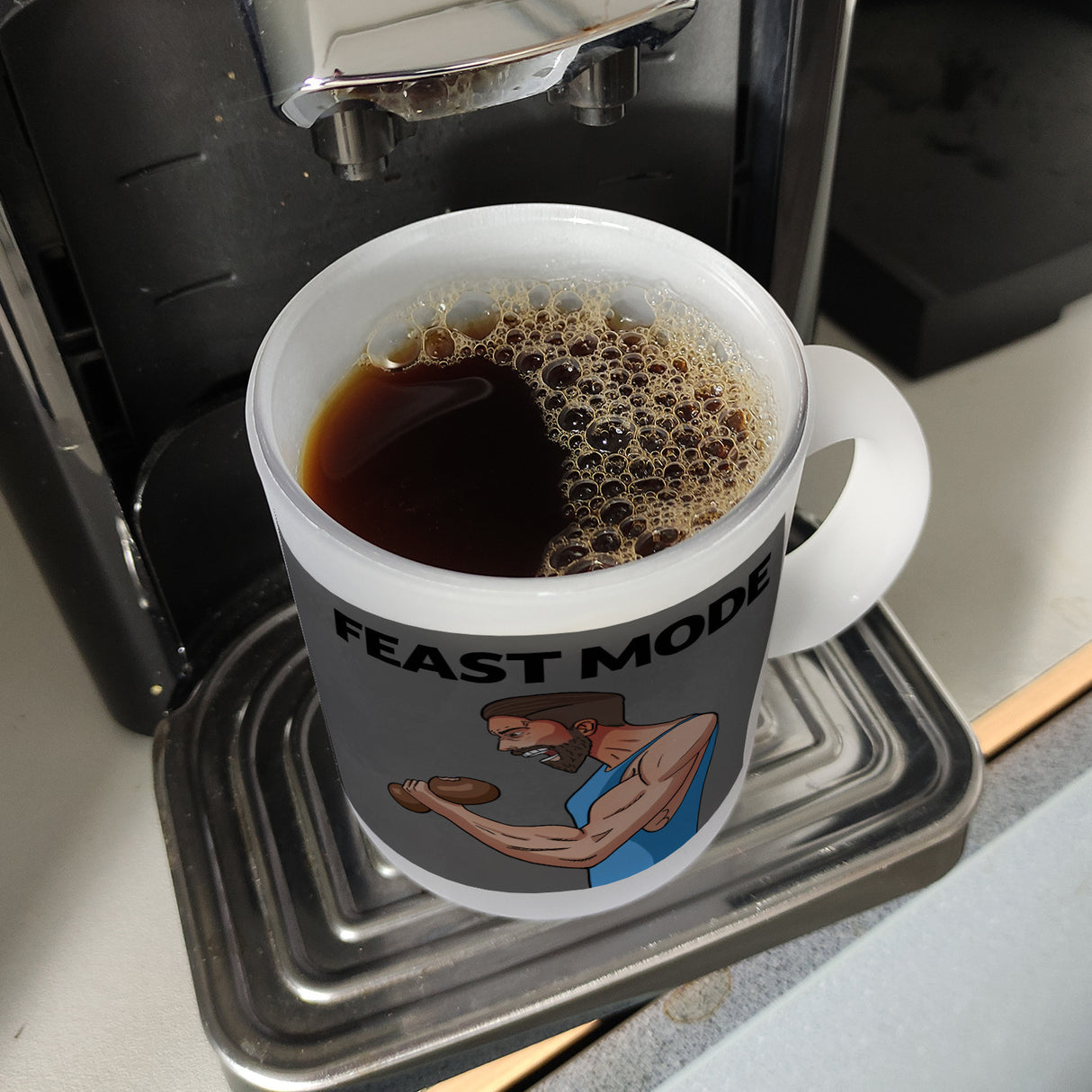 Feast Mode Kaffeebecher mit Bodybuilder Motiv