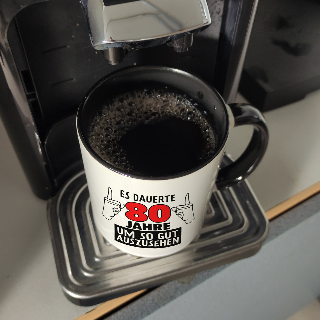 Witziger Kaffeebecher für den 80. Geburtstag mit Motiv: Gutes Aussehen