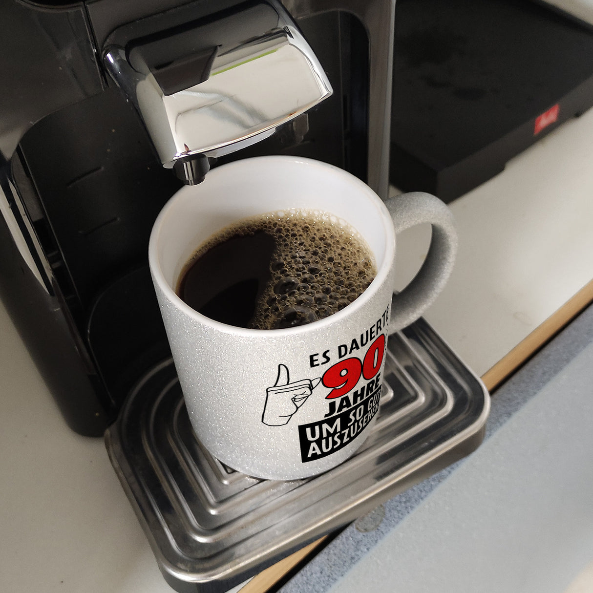 Witziger Kaffeebecher für den 90. Geburtstag mit Motiv: Gutes Aussehen
