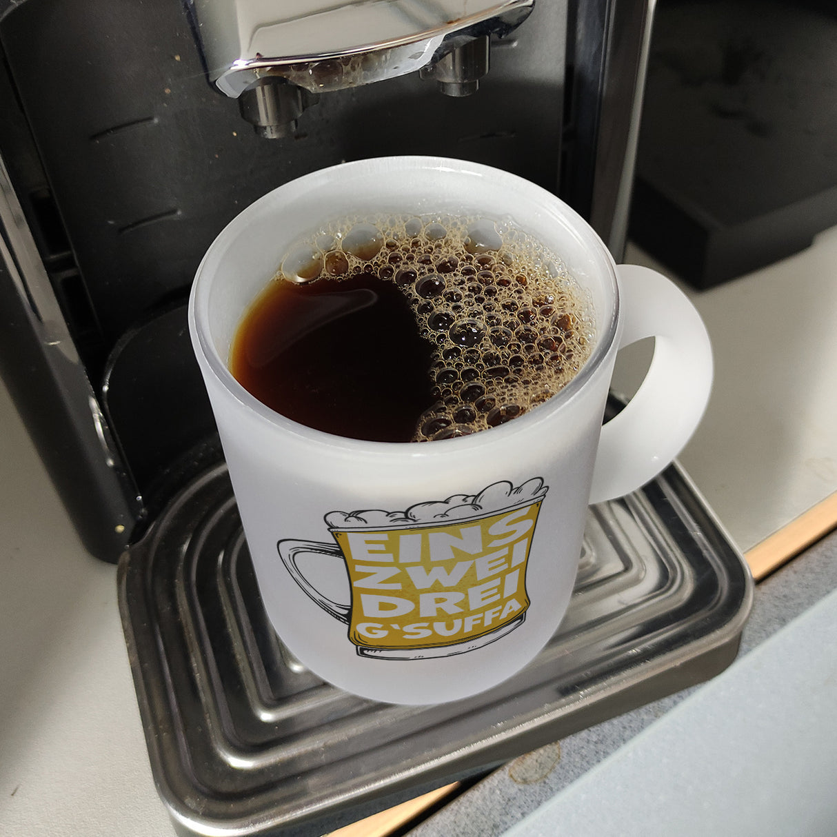 Eins zwei drei G'suffa witziger Kaffeebecher für Biertrinker