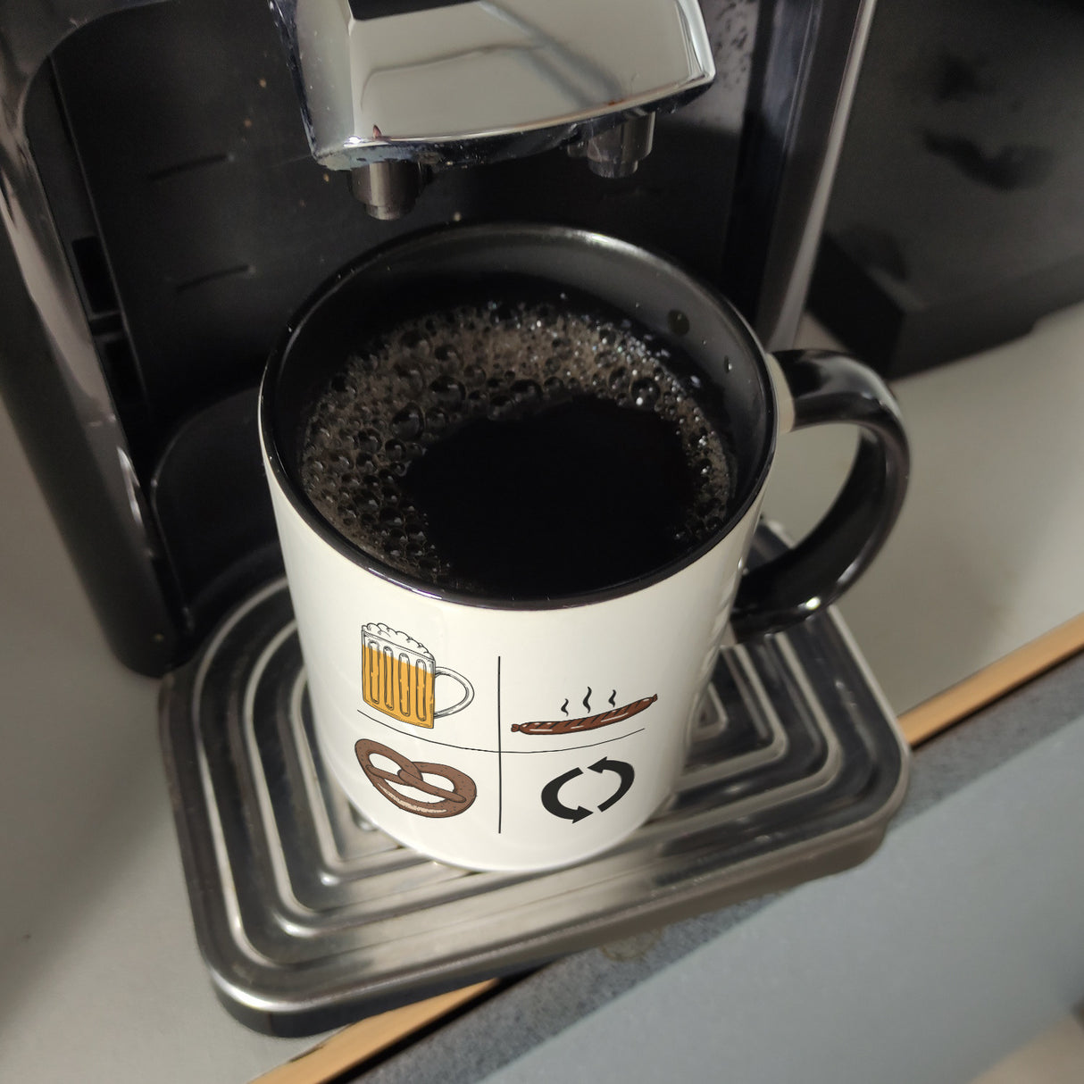 Bier, Wurst, Brezel, Repeat Kaffeebecher