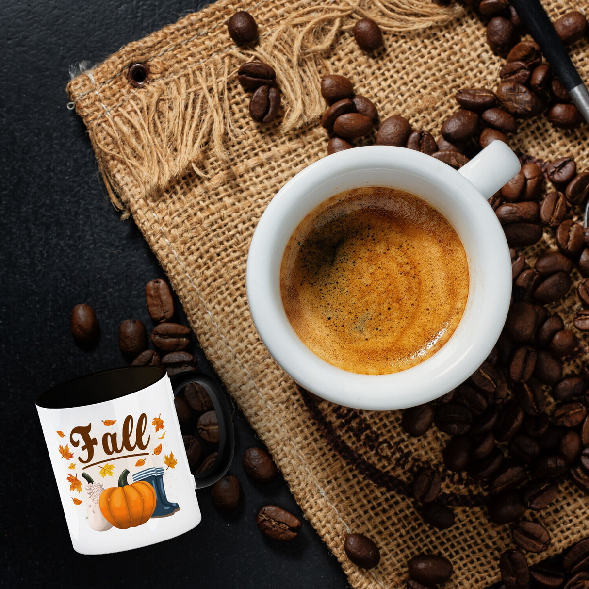 Fall Jahreszeit Herbst Kaffeebecher mit Kürbis und Laub