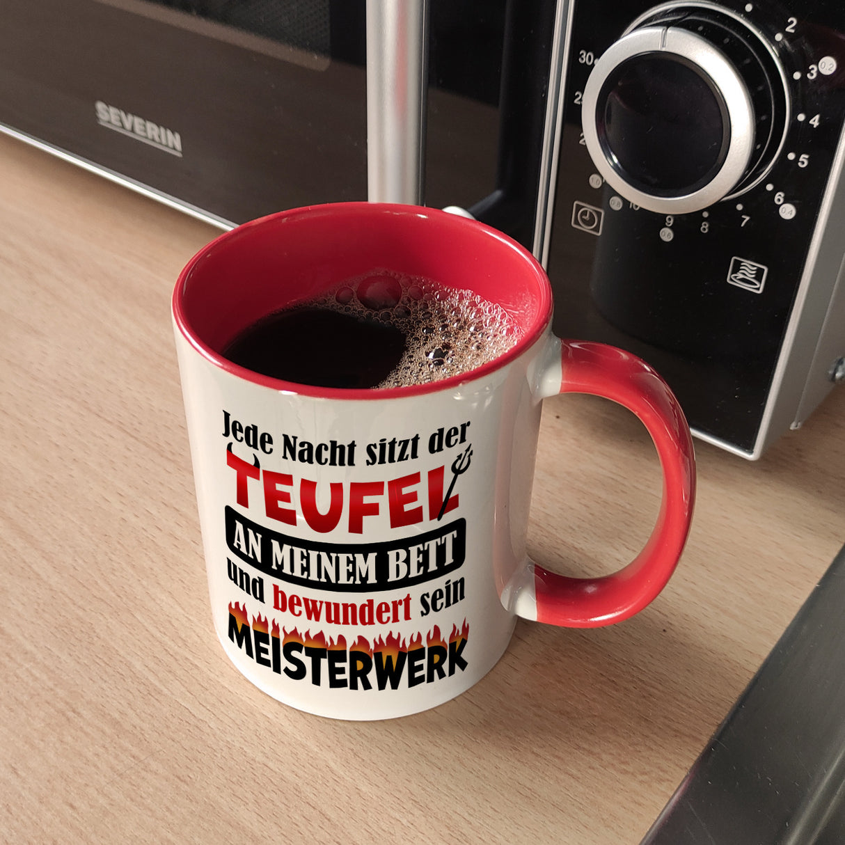 Jede Nacht sitzt der Teufel an meinem Bett… Kaffeebecher