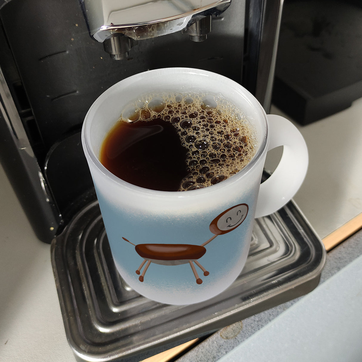 Kastanienfigur Kaffeebecher für den Herbst