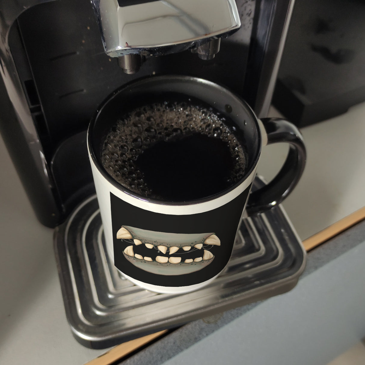 Zombiegebiss Horror Kaffeebecher für Halloween