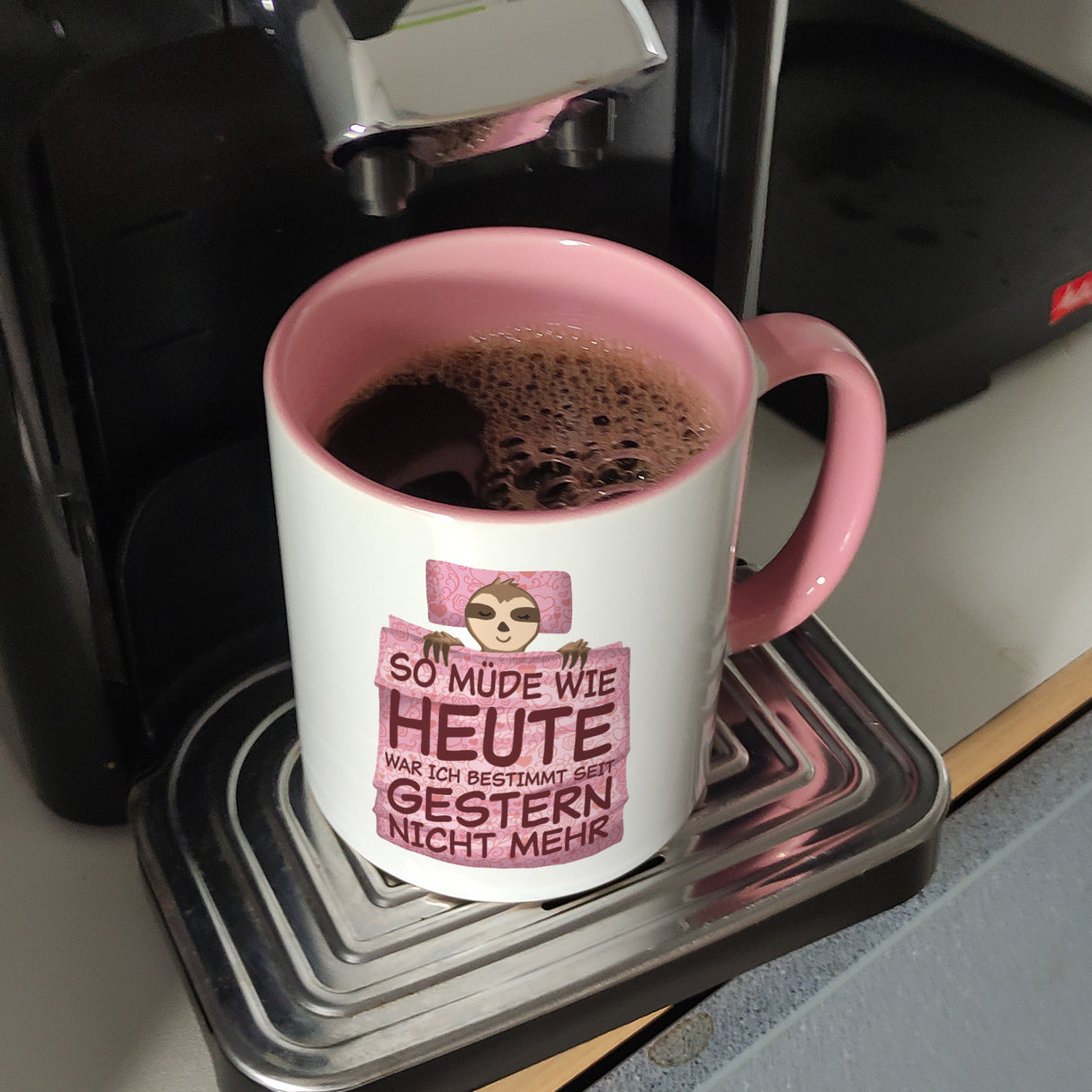 So müde wie heute war ich seit gestern nicht mehr Faultier Kaffeebecher