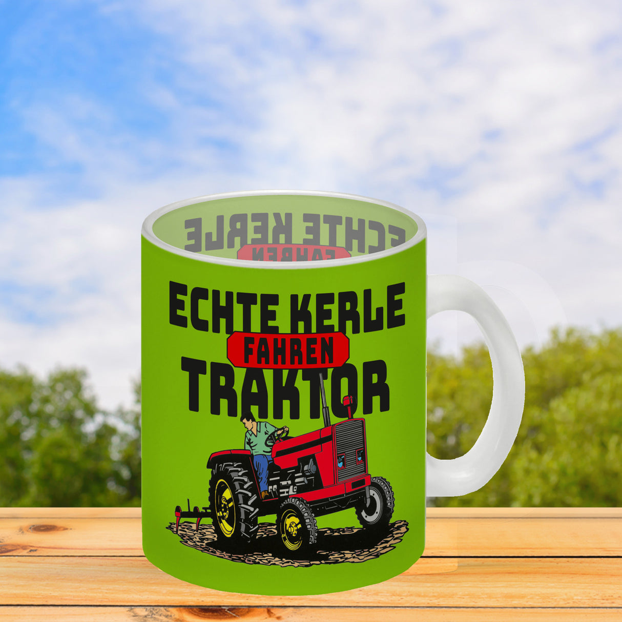 Echte Kerle fahren Traktor Kaffeebecher in braun