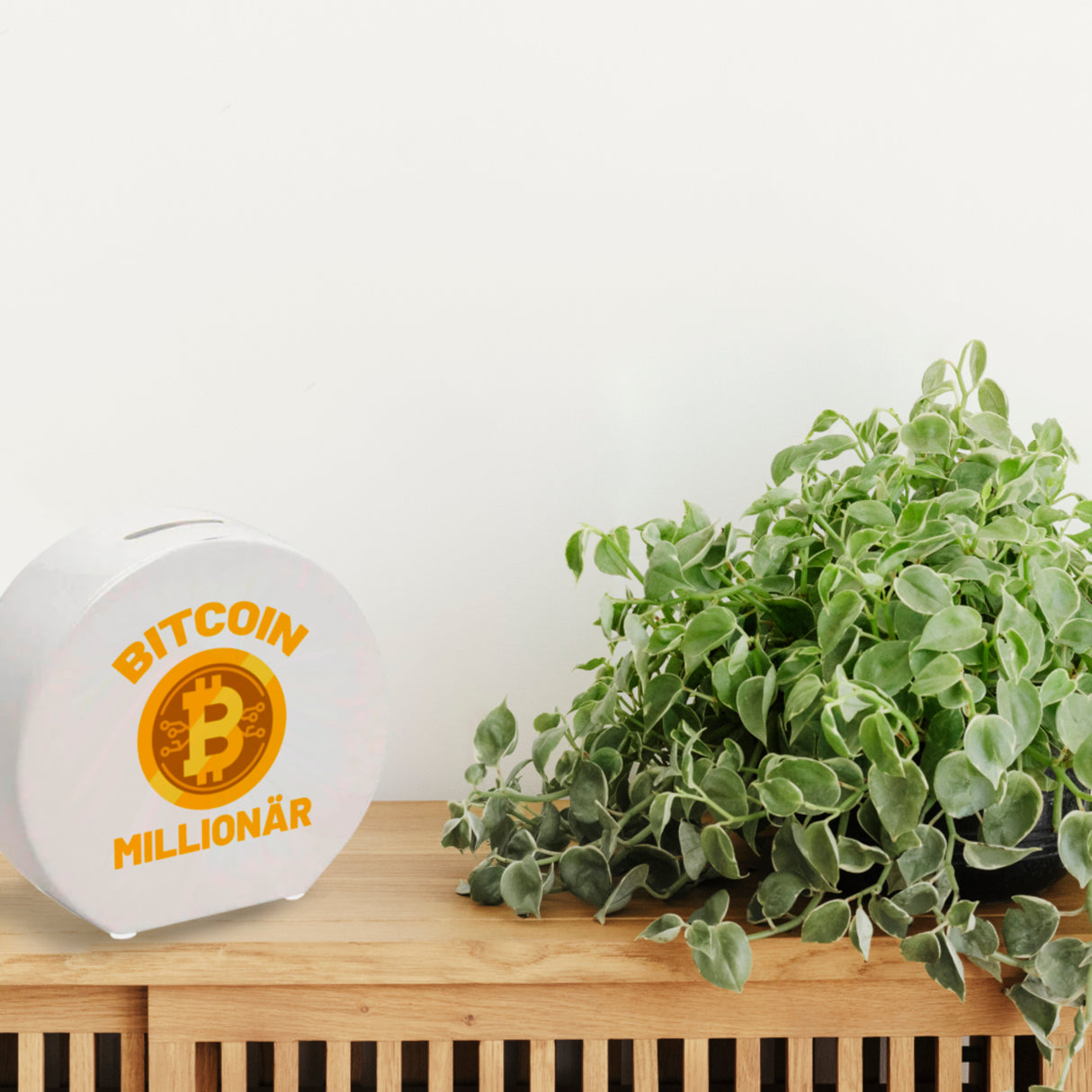 Bitcoin Millionär Spardose mit grünem Hintergrund und Kryptowährung