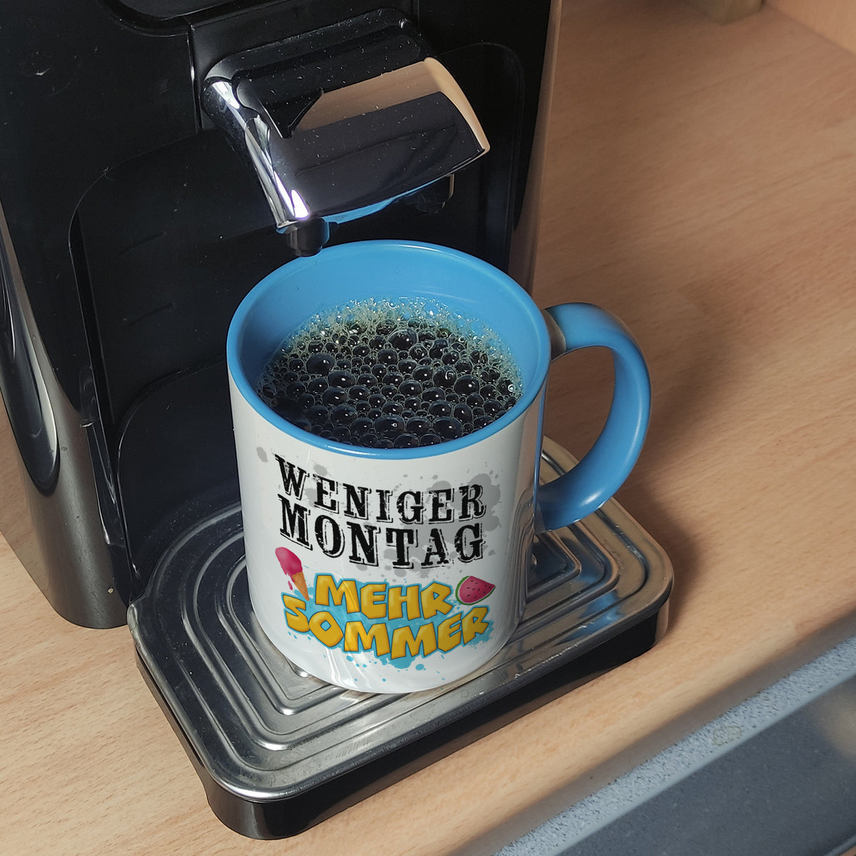 Weniger Montag, mehr Sommer Kaffeebecher
