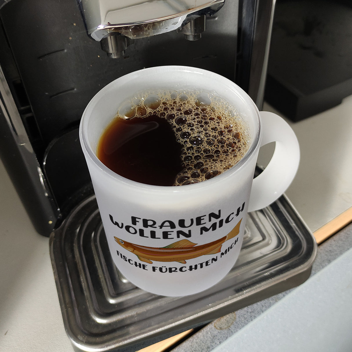 Frauenheld und Angler Kaffeebecher mit Spruch