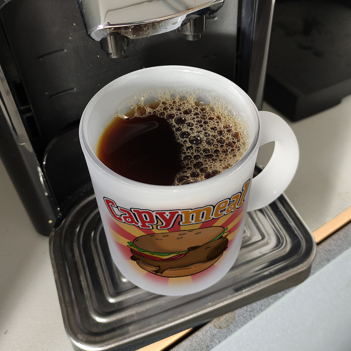 Capymeal Kaffeebecher mit Capybara Motiv für Fastfood Junkies