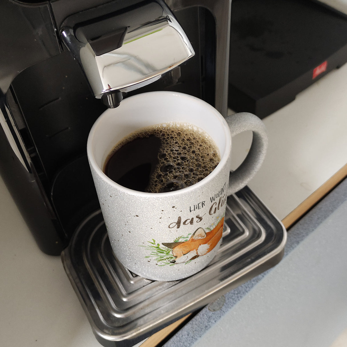 Hier wohnt das Glück Kaffeebecher mit Fuchs im Aquarell-Stil