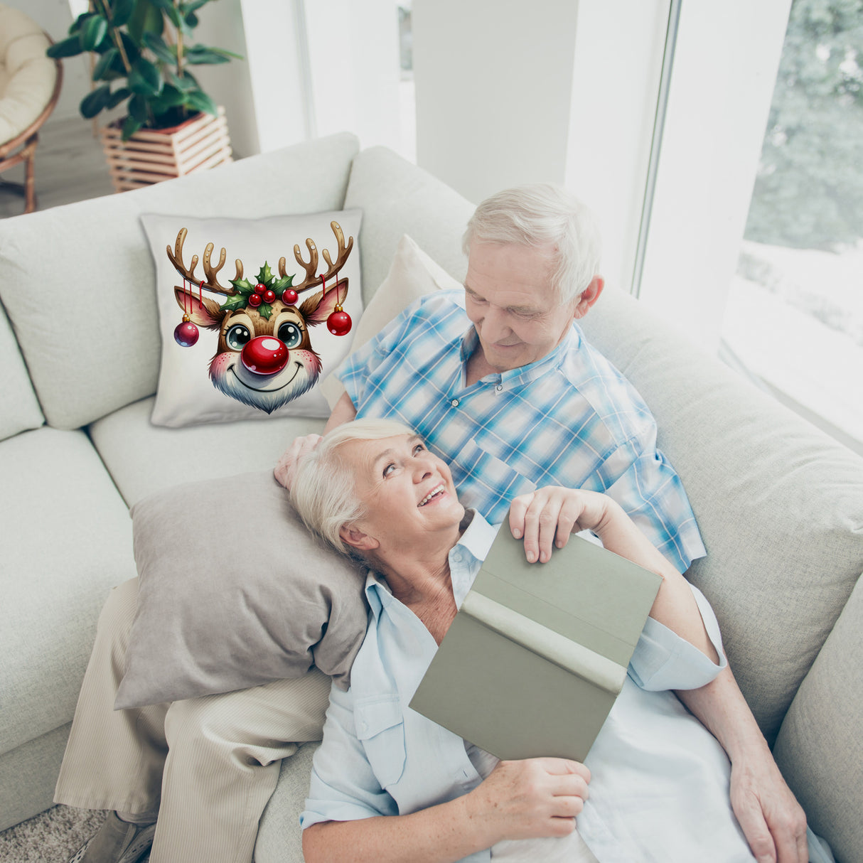 Rentier mit Weihnachtskugeln Kissen