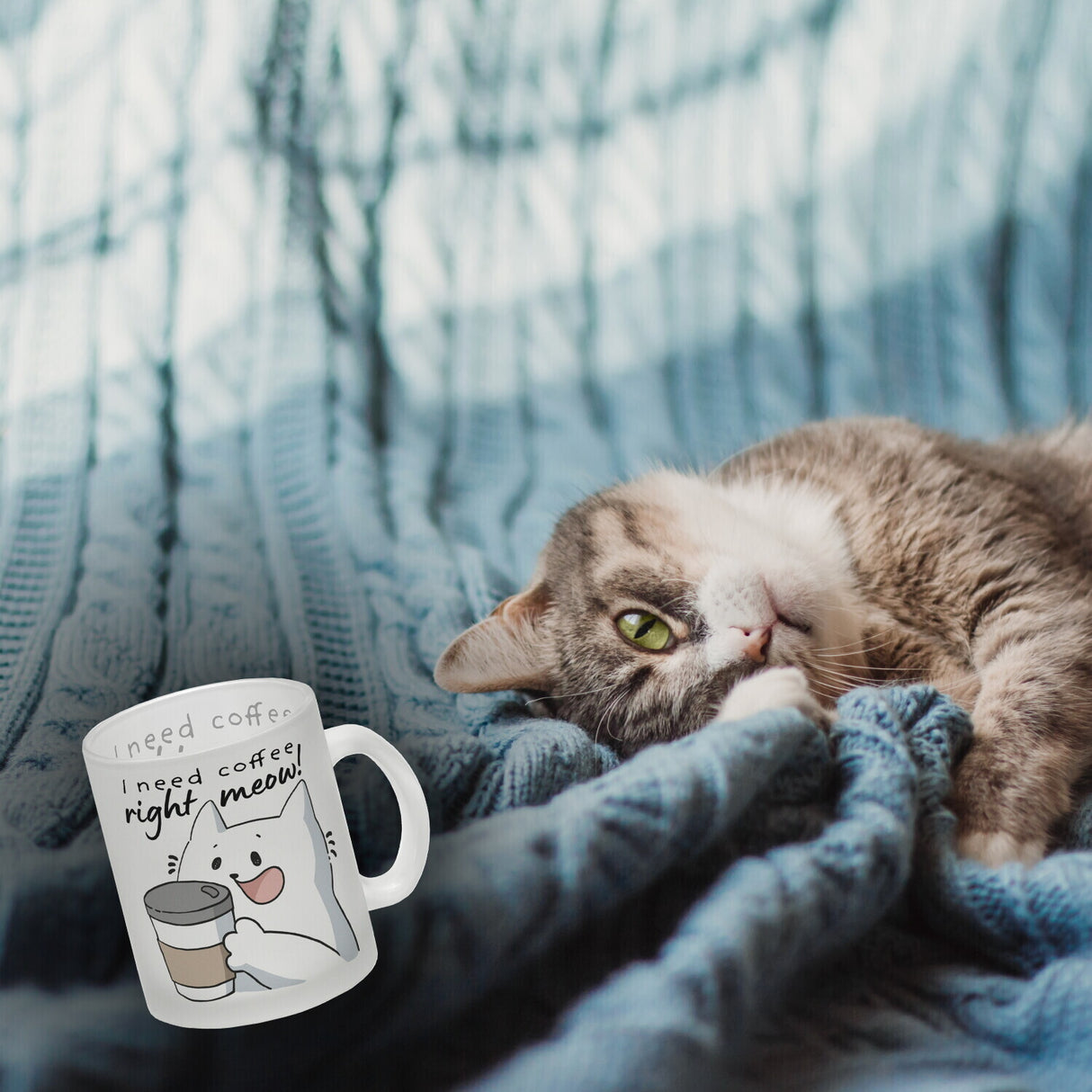 Katze Kaffeebecher mit Spruch I need coffee right meow