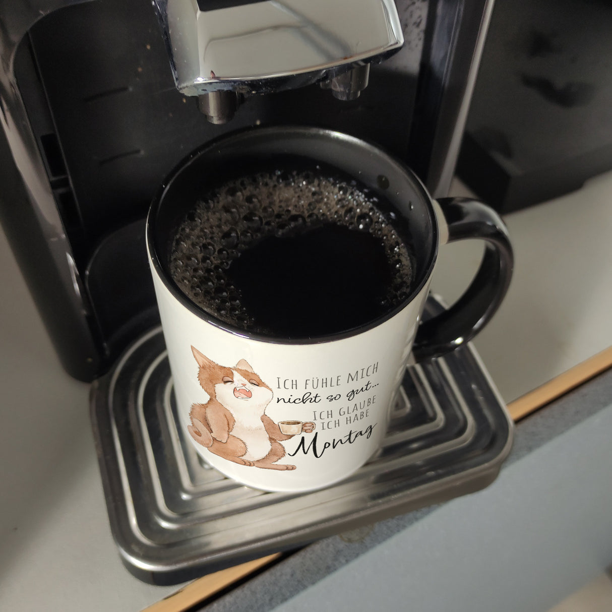 Katze Kaffeebecher mit Spruch Unwohlsein - Verdacht auf Montagsgefühl