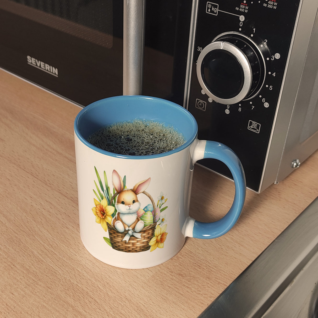 Niedlicher Osterhase im Osternest Kaffeebecher