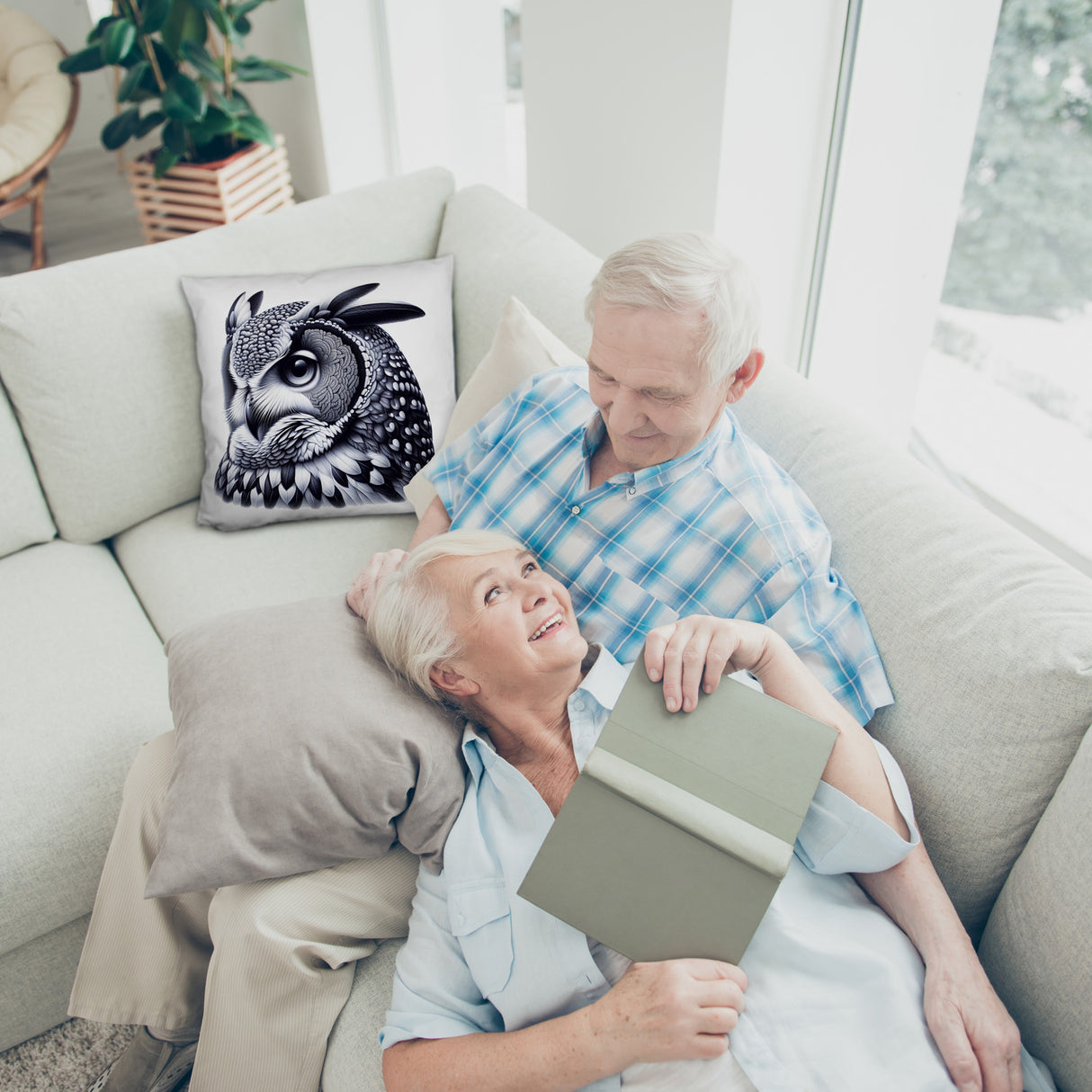 Schwarze Eule Kissen