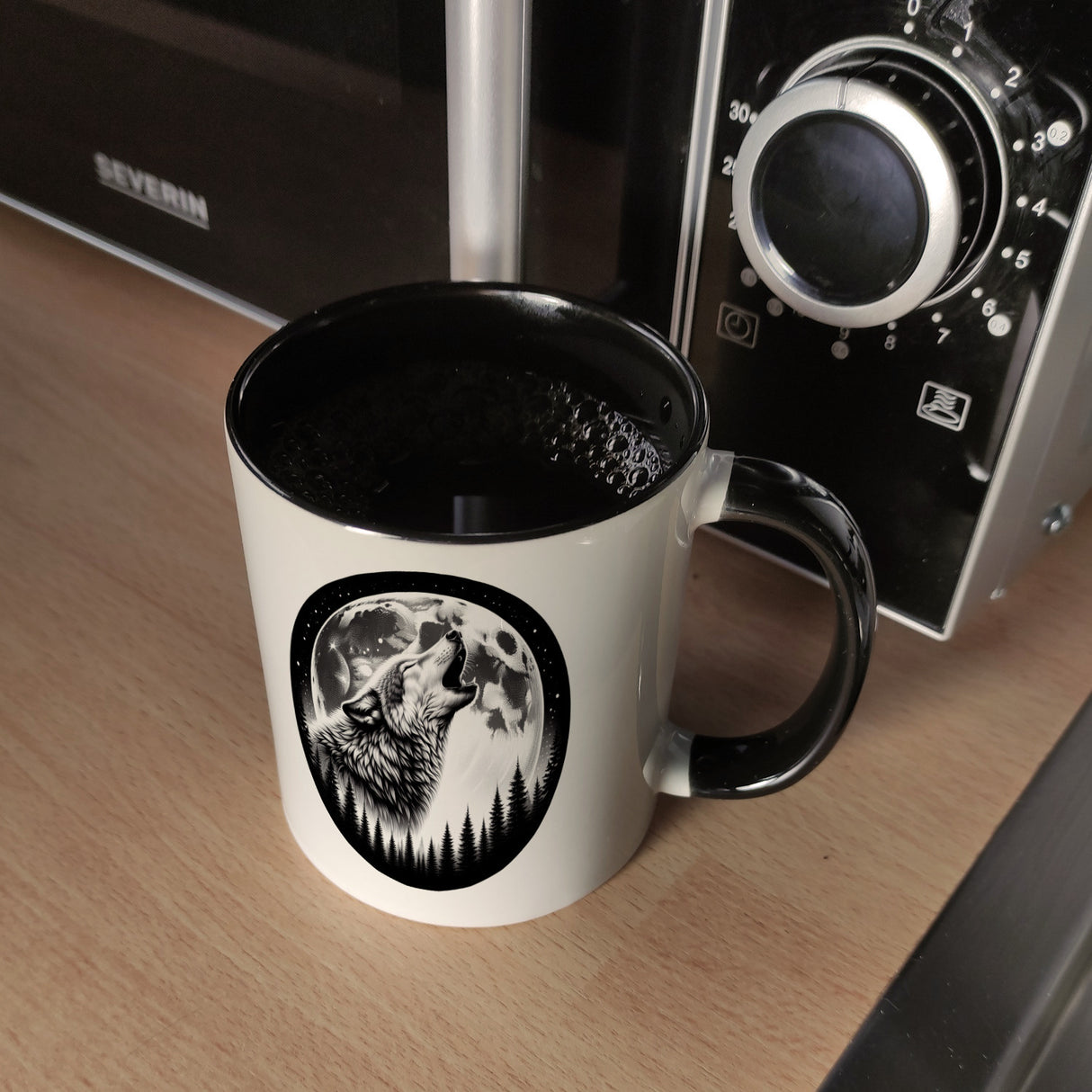 Heulender Wolf im Mondschein Kaffeebecher