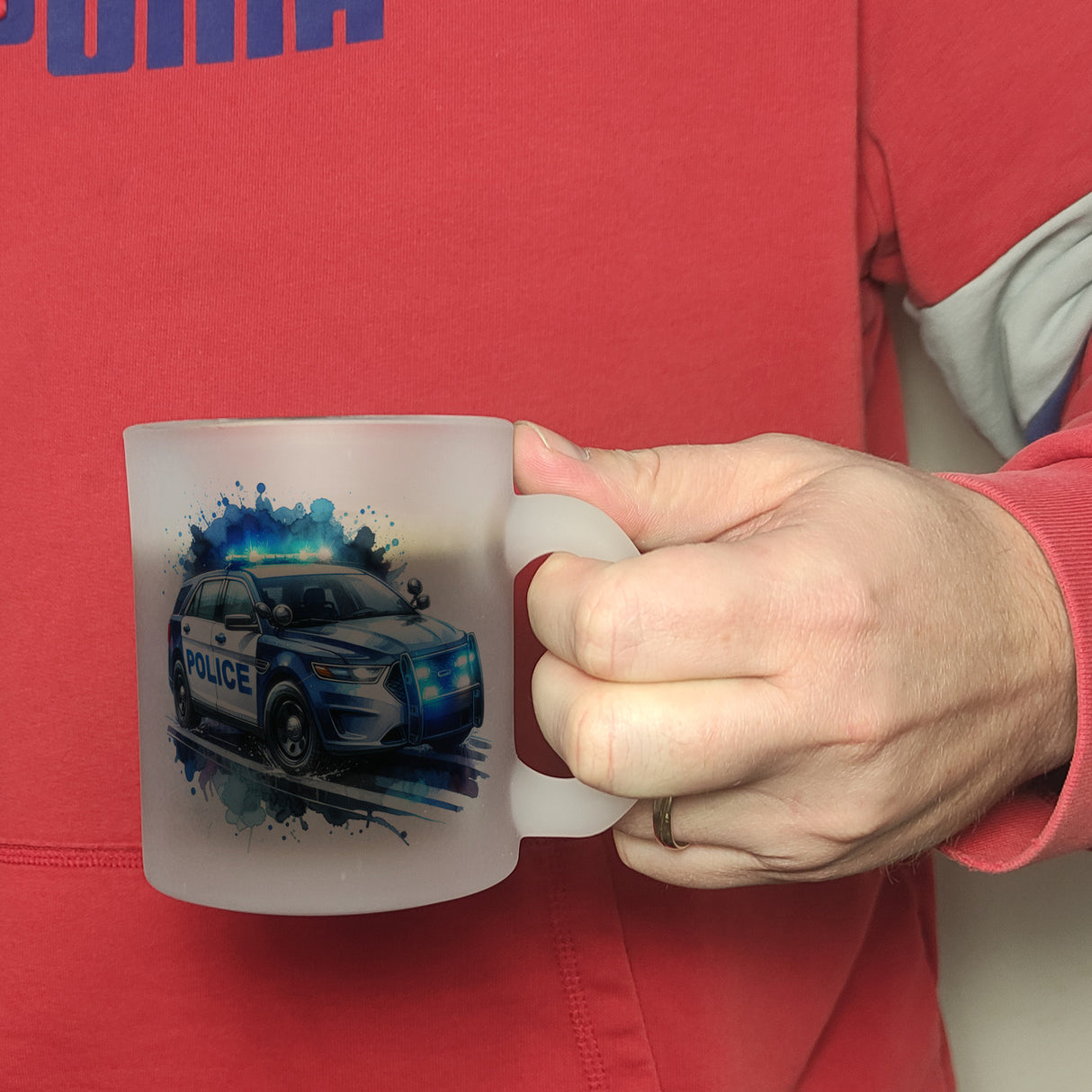 Polizeiauto im Einsatz Kaffeebecher