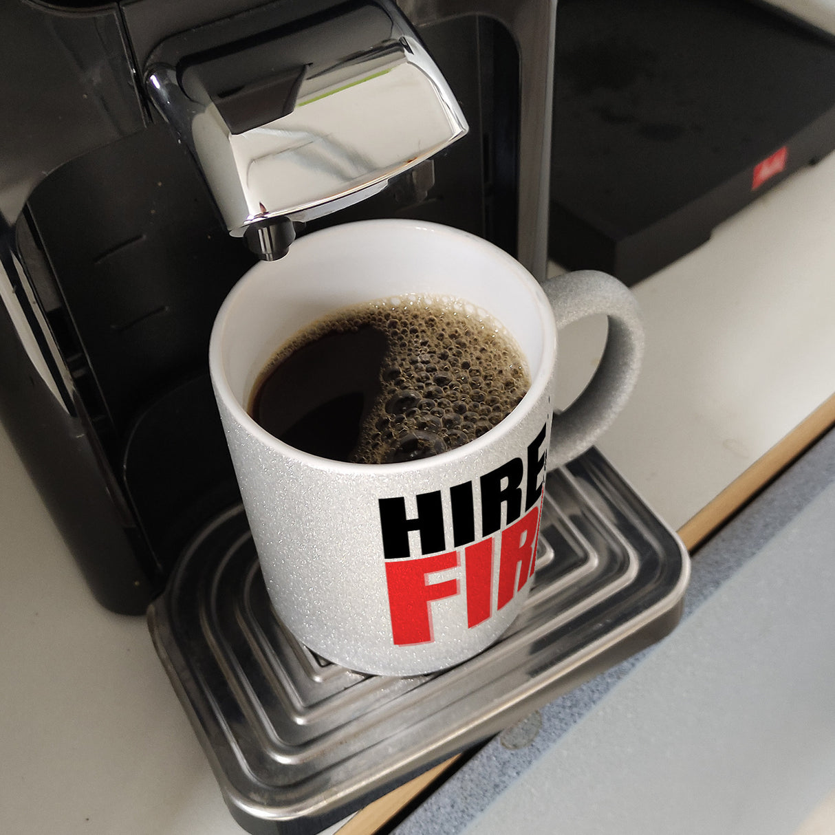 Chef und Boss Kaffeebecher mit Spruch Hire & fire