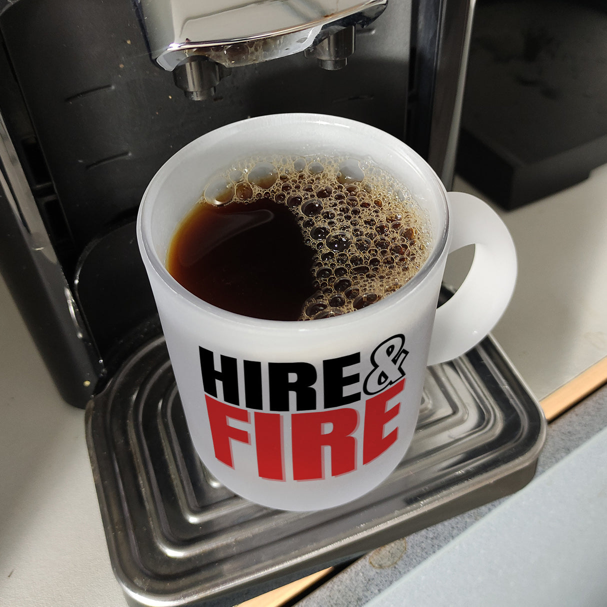 Chef und Boss Kaffeebecher mit Spruch Hire & fire