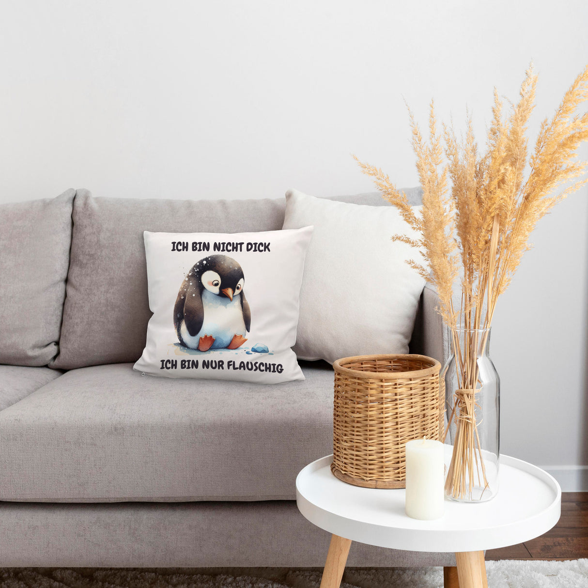Flauschiger Pinguin Kissen mit Spruch Nicht dick sondern flauschig