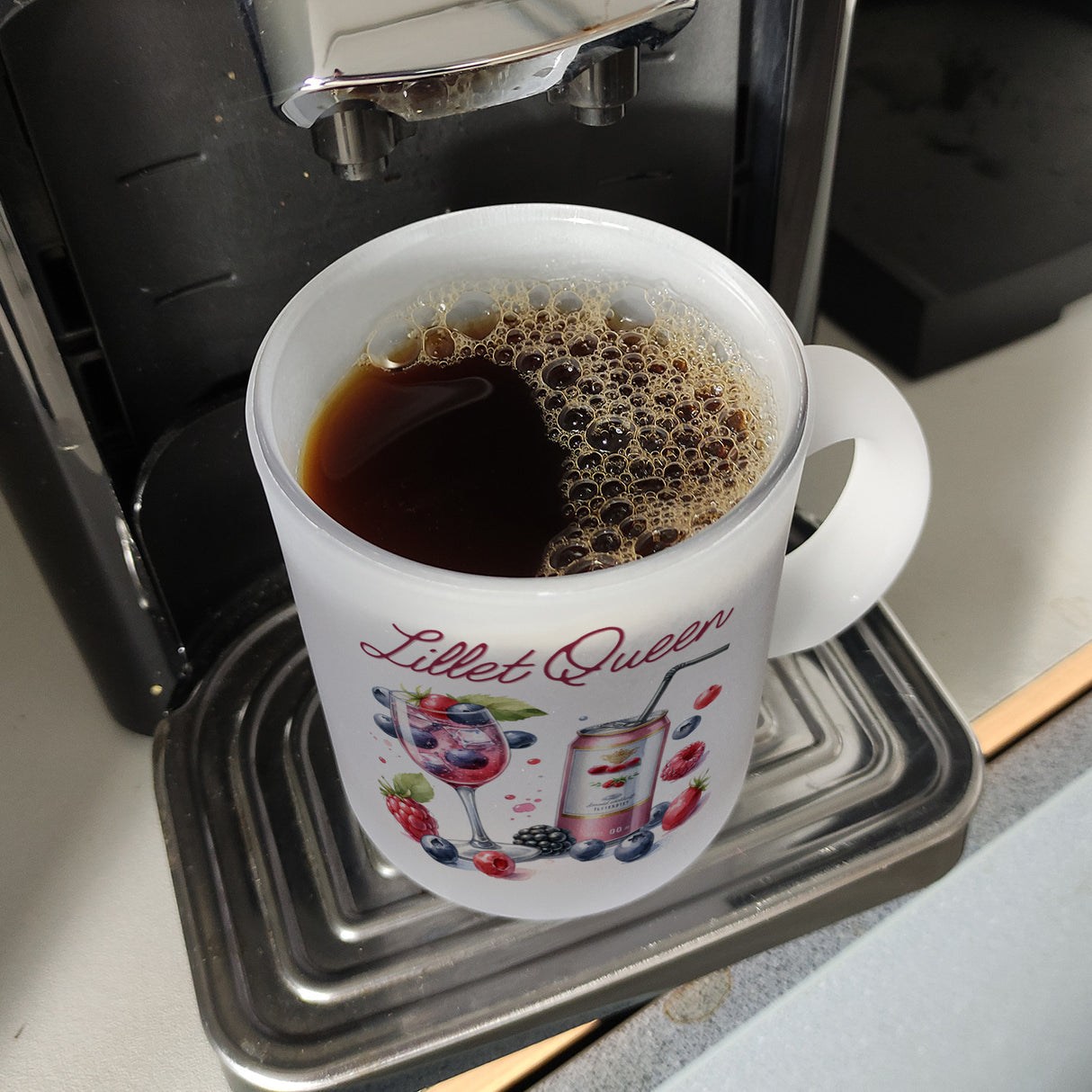 Lillet Queen Kaffeebecher