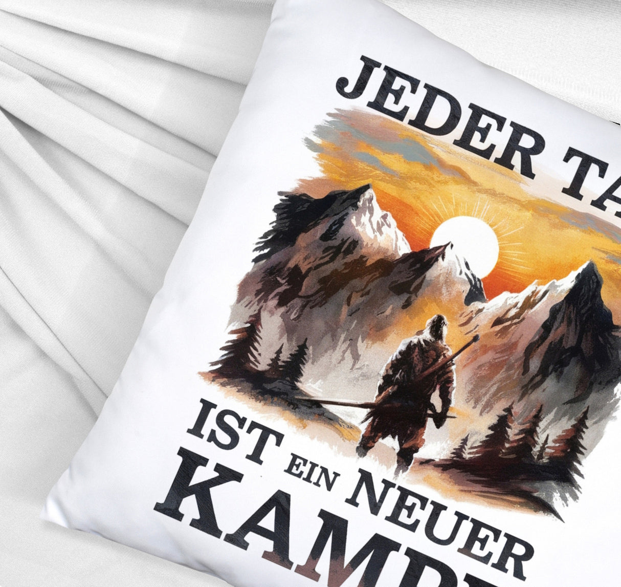 Jeder Tag ein neuer Kampf Kissen - Berge im Sonnenuntergang