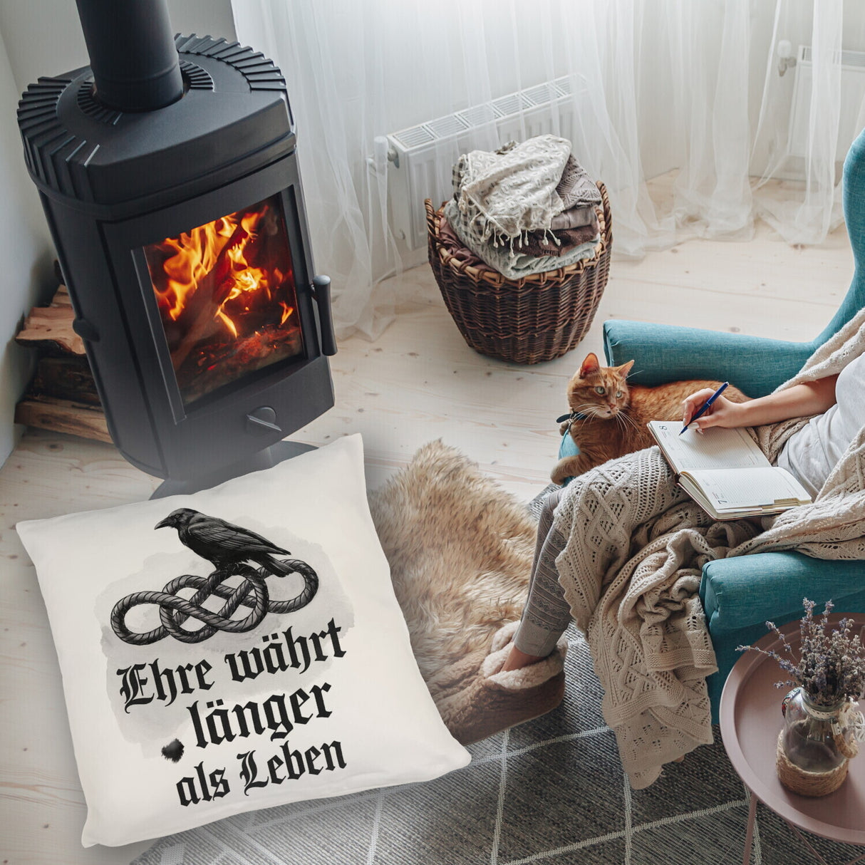 Ehre währt länger als Leben Kissen - Rabe auf Knoten