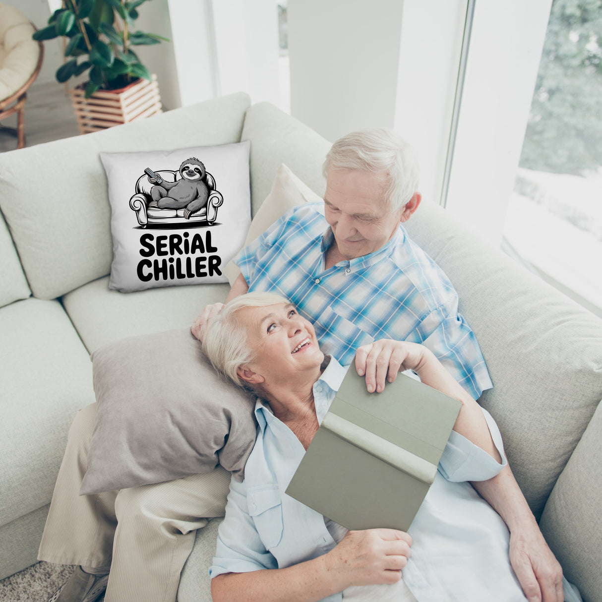 Faultier auf Couch Serial Chiller Kissen