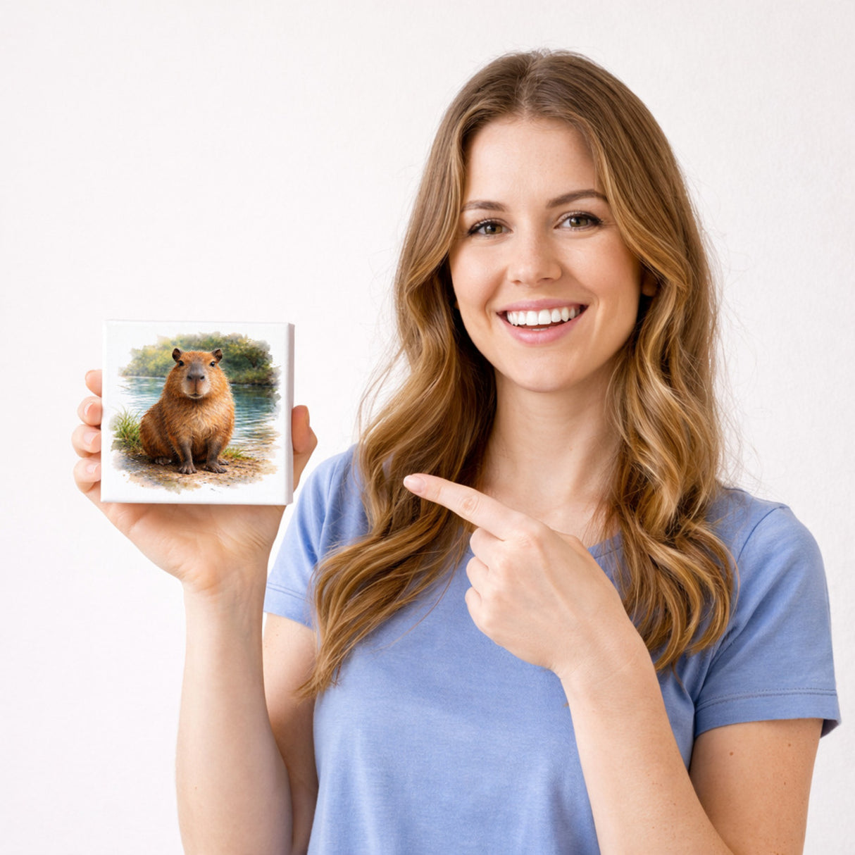 Capy Moments Capybara am Fluss Holzbild in 10x10 cm zum Stellen oder Aufhängen